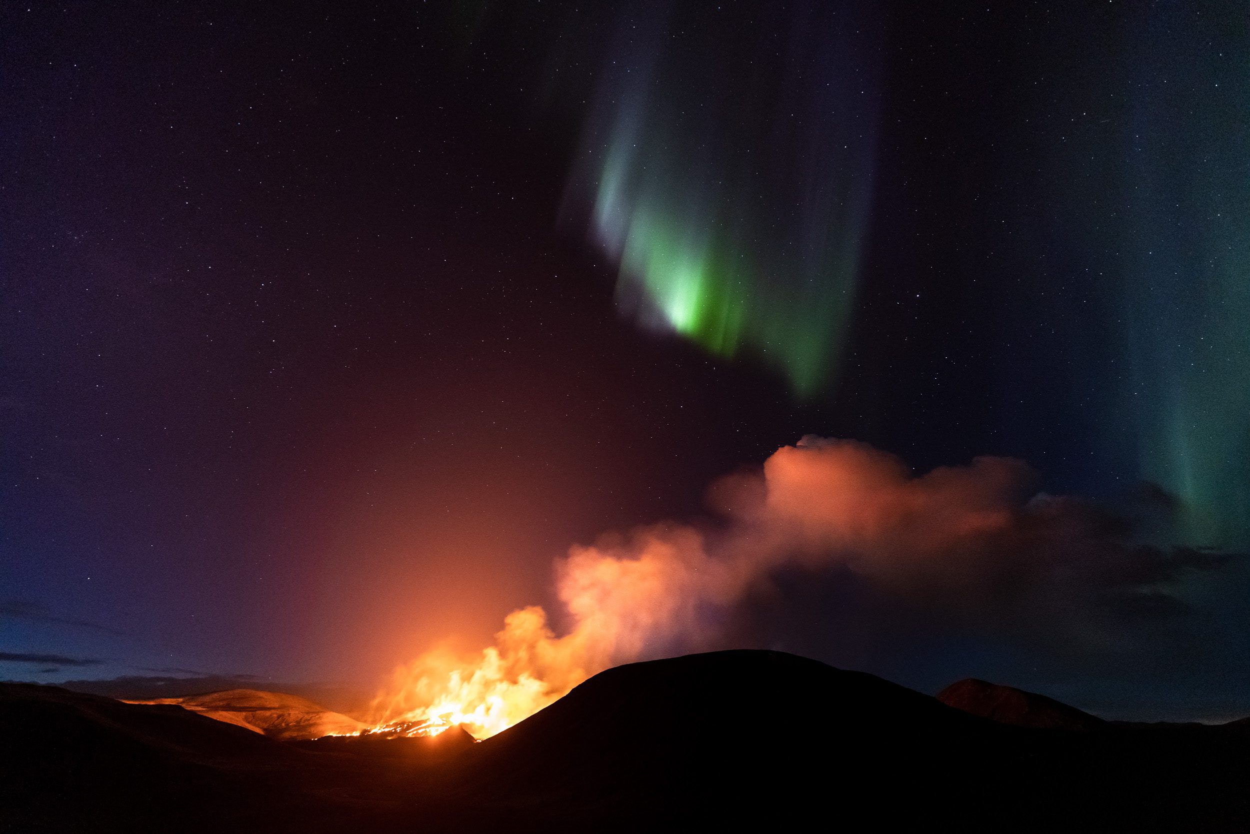The Shot of a Lifetime – A Volcanic Aurora