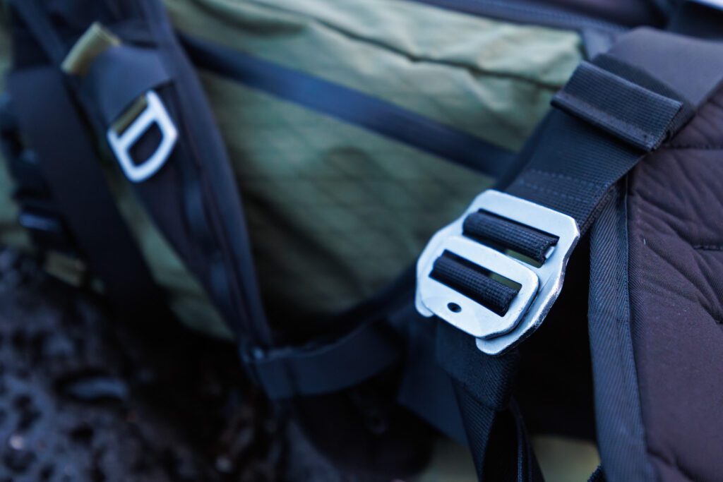 A hip strap buckle clasp